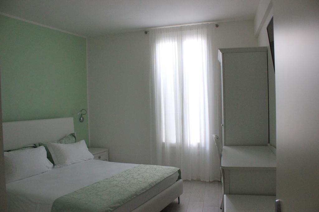 Punto 41 Hotel Peschiera del Garda Eksteriør billede